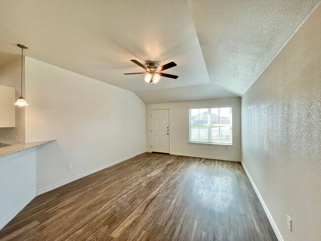 Building Photo - 1704 Castroville Trl