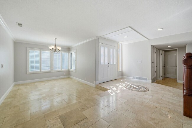 Foto del edificio - Beautifully Updated 5 Bedroom Woodbridge Home with Pool and much more!