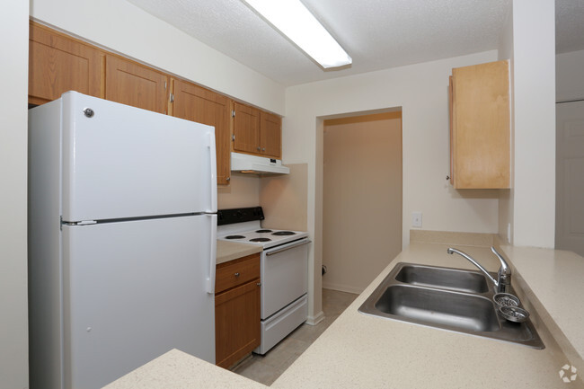 Kitchen - BeaverDam Creek Apartments