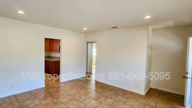 Building Photo - 6051 Vista De Oro