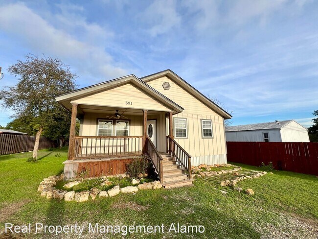 Foto del edificio - 3 br, 2 bath House - 691 Tamarack Drive
