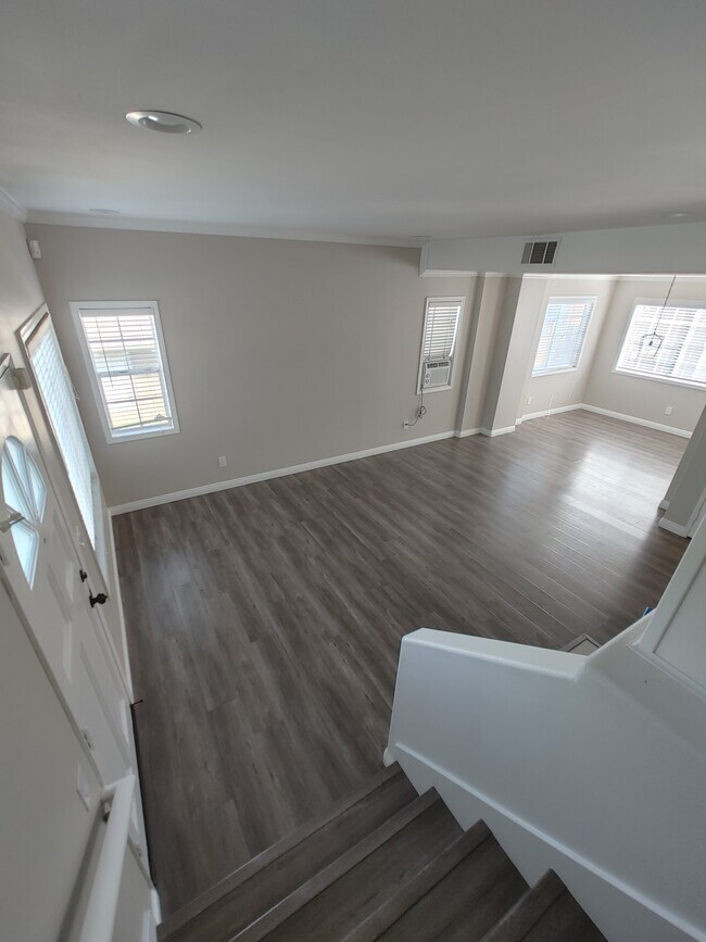 Living room/Dining room - 357 W Wilson St