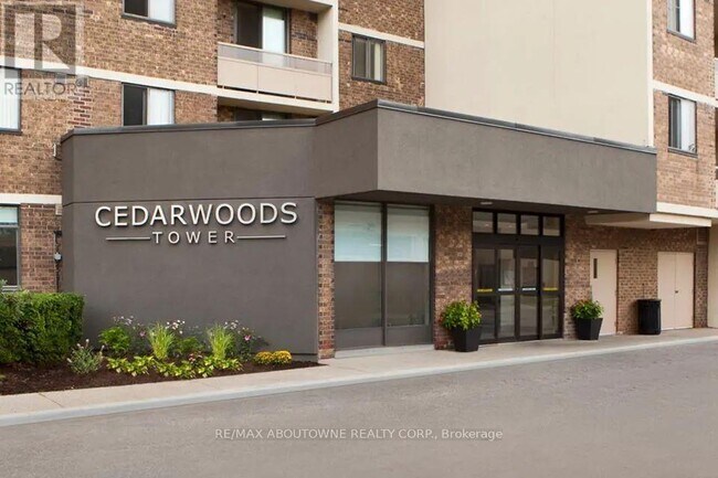 Photo du bâtiment - 1 Cedarwoods Crescent