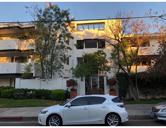 4950 Louise Ave Unit 302, Encino, CA 91316 Condo for Rent in Encino, CA