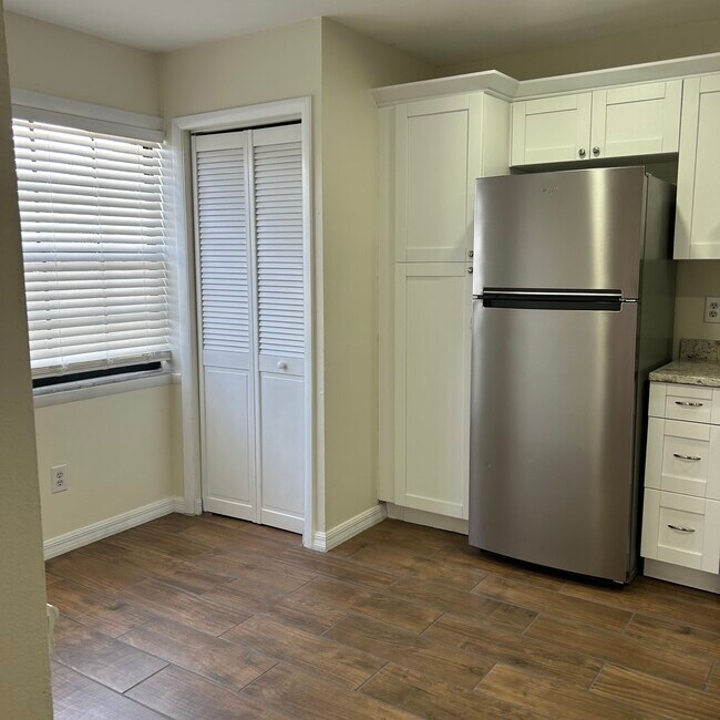 Foto del edificio - 12702 Raeburn Way