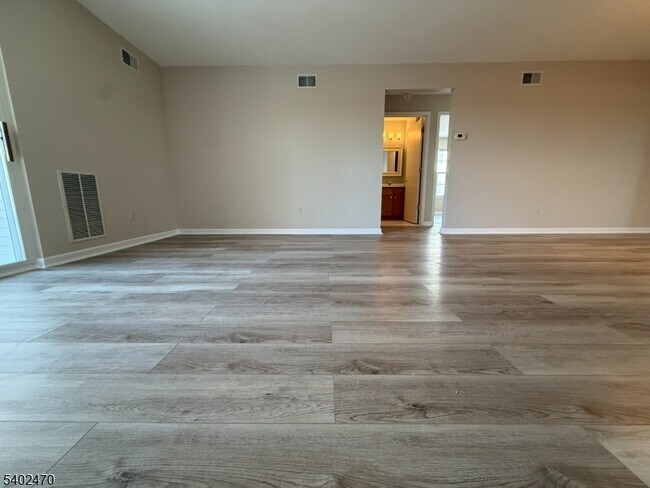 Foto del edificio - 97 Crestview Ln