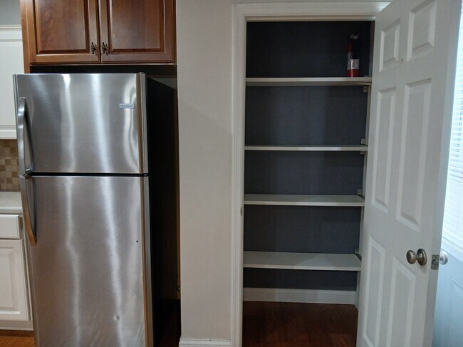 Building Photo - 6 Brookmoore Dr