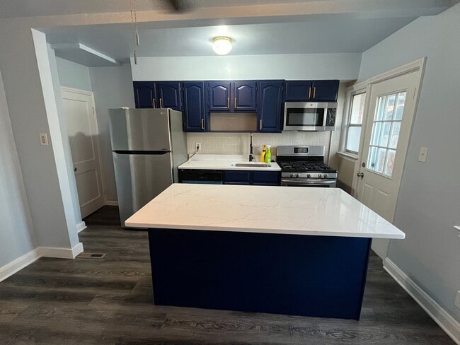 Building Photo - Freshly Renovated Row Home with Beautiful ...