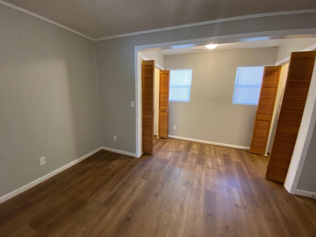 Building Photo - 52 Pelham Heights