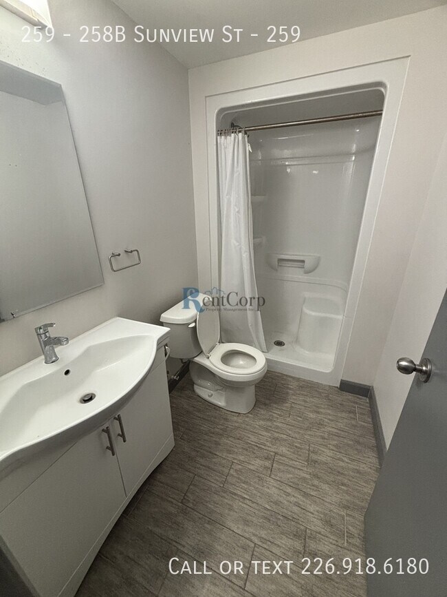 Building Photo - 258B-258B Sunview St