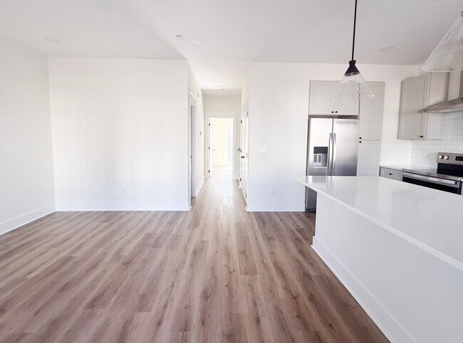 Foto del edificio - Spacious 4-Bedroom Home at Highbury with Modern Layout & Resort-Style Living