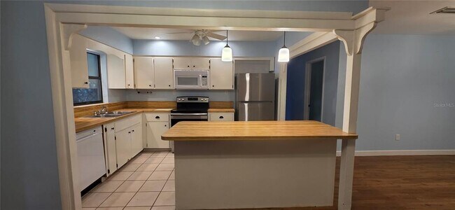 Foto del edificio - 17451 Southside Ct