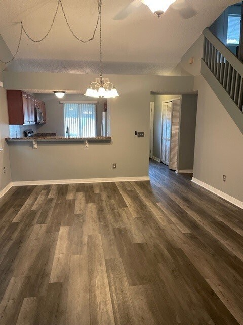 Building Photo - 744 Aquatic Dr