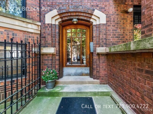 Building Photo - Rarely available 2 bed, 2 bath condominium...