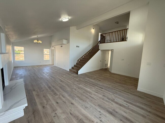 Foto del edificio - 4 BEDROOM IN RANCHO SERENO - FRESHLY REMODELED
