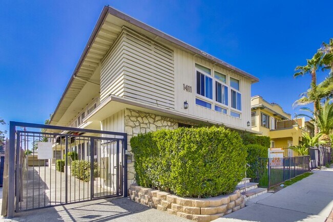 Building Photo - 1411 N Mansfield Ave