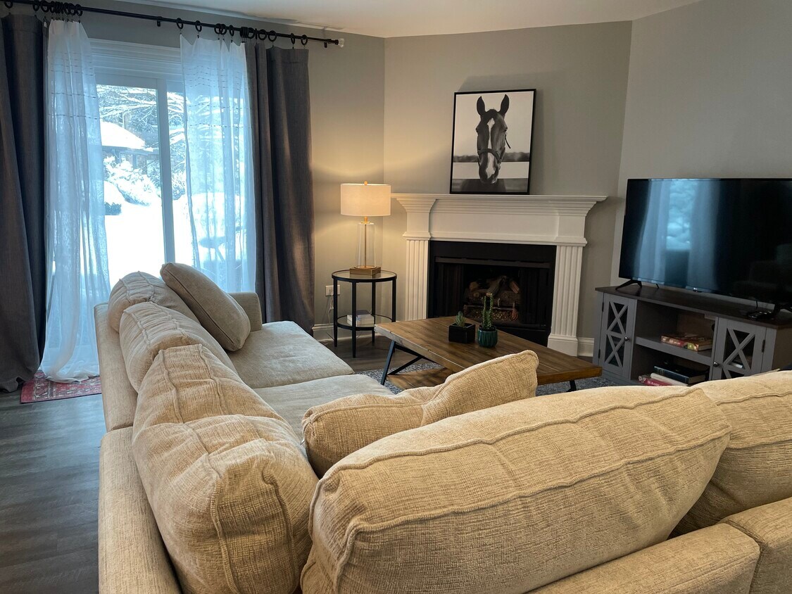 35 Foxcroft Rd Unit 103, Naperville, IL 60565 Condo for Rent in