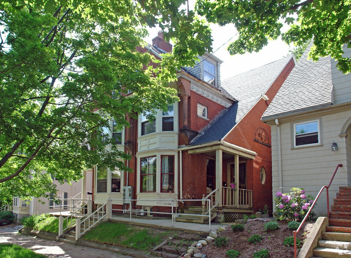 Building Photo - 546 Cumberland Ave