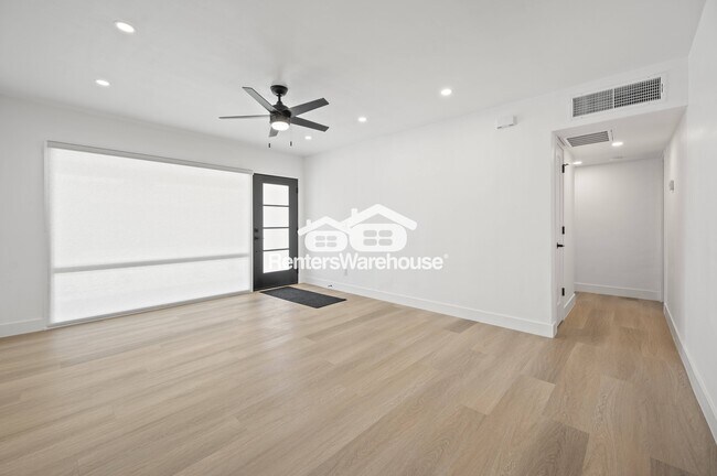 Building Photo - 844 W Osborn Rd