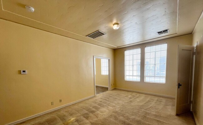 Building Photo - 317 W Main St