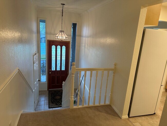 Foto del edificio - Spacious Millcreek Townhome with Two Living Areas, Private Deck & Community Amenities