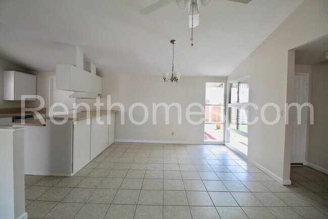 Building Photo - 2482 Moonstone Dr