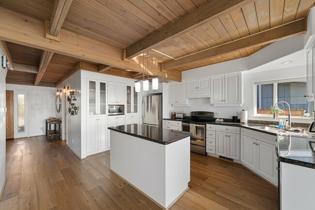 Building Photo - 4825 Sucia Dr