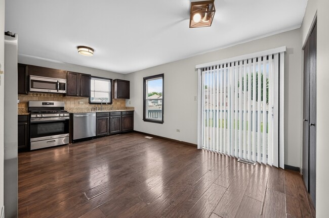 Building Photo - 1301 Brookfield Dr