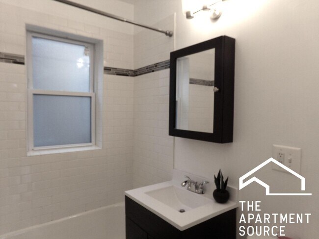 Photo - 2131 W Giddings St Apartment