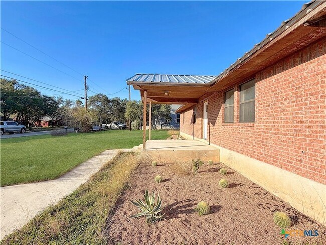 Foto del edificio - 1616 Lonesome