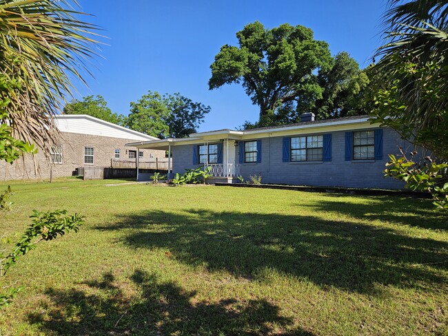 Building Photo - 2900 W La Rua St