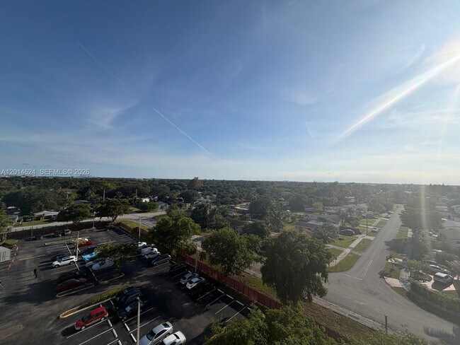 Foto del edificio - 1200 NE Miami Gardens Dr