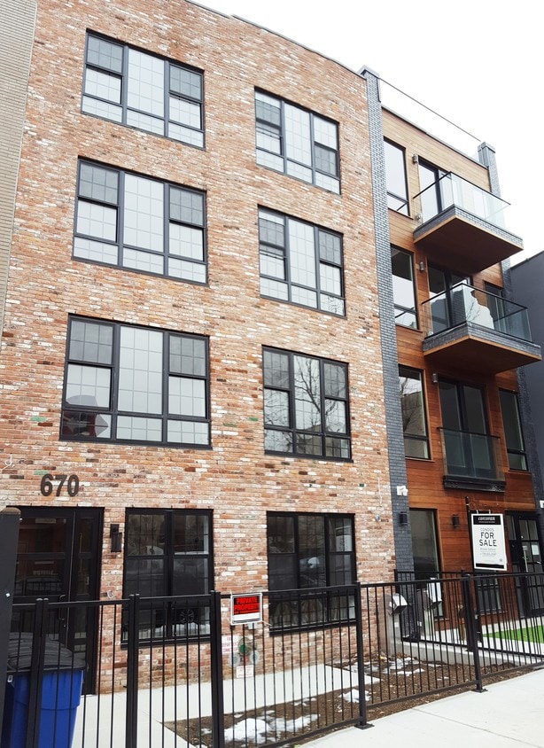 Primary Photo - 670 Halsey St