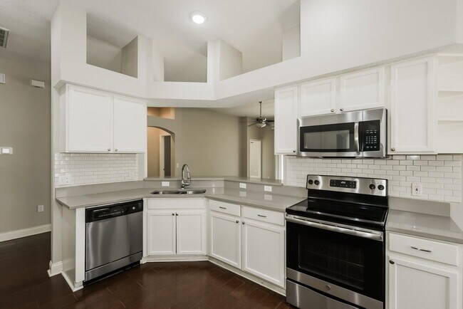 Foto del edificio - 10124 Coldwater Loop