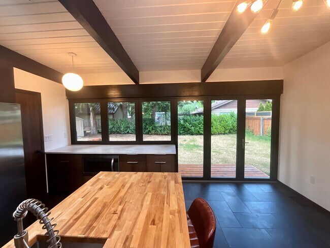 Foto del edificio - Beautiful 3 Bedroom Home in Renton!