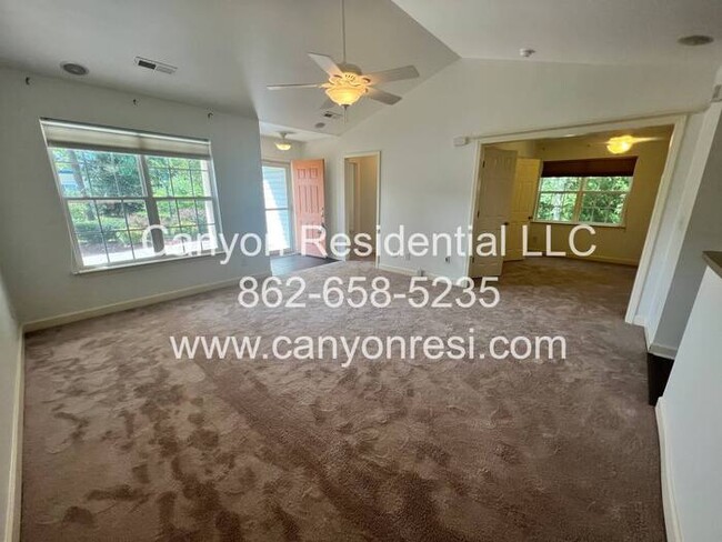 Foto del edificio - 1393 Lighthouse Ln