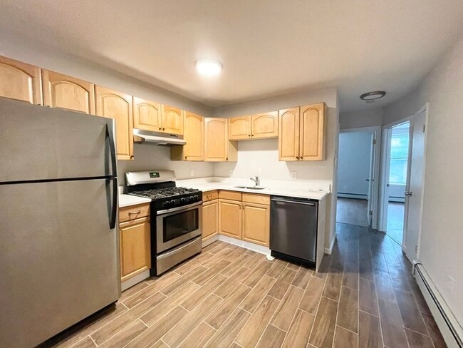 Building Photo - 92 Hammond St