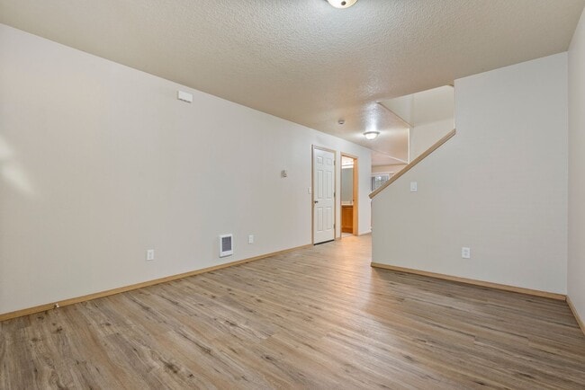 Foto del edificio - Beautiful 4bed/2.5bath - 1/2 OFF First months rent!