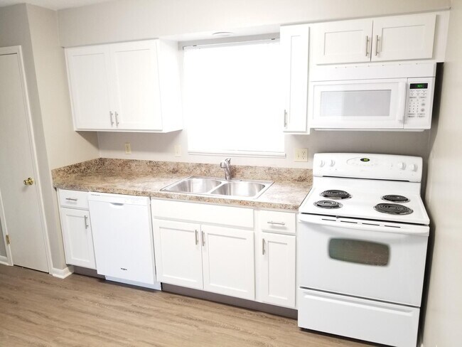 Foto del edificio - 1725 Churchill Downs Rd