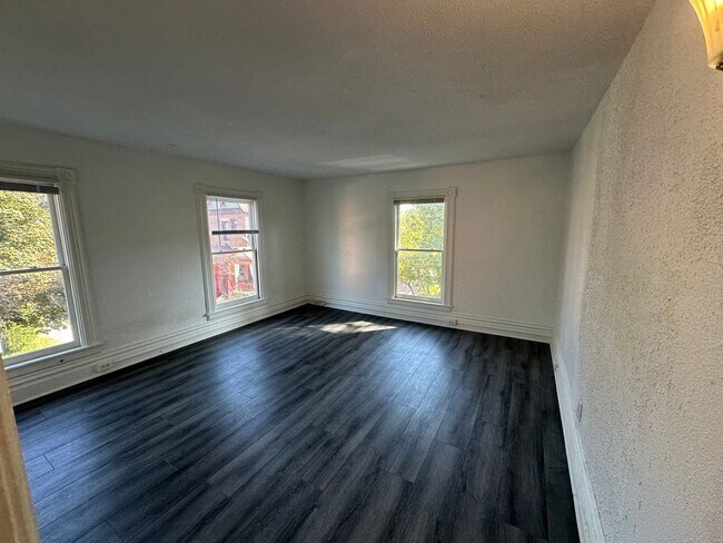 Building Photo - 211-213 Rose Place