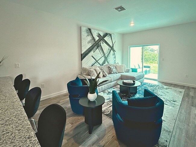 Foto del edificio - Modern Living Redefined: Luxury Duplexes i...