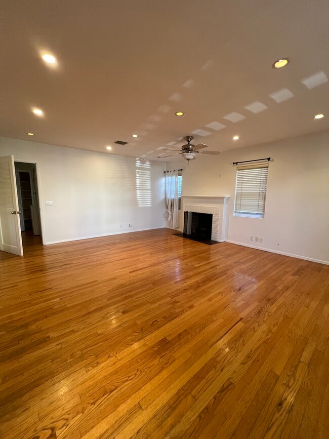 Sala de estar/chimenea - 1622 Franklin St