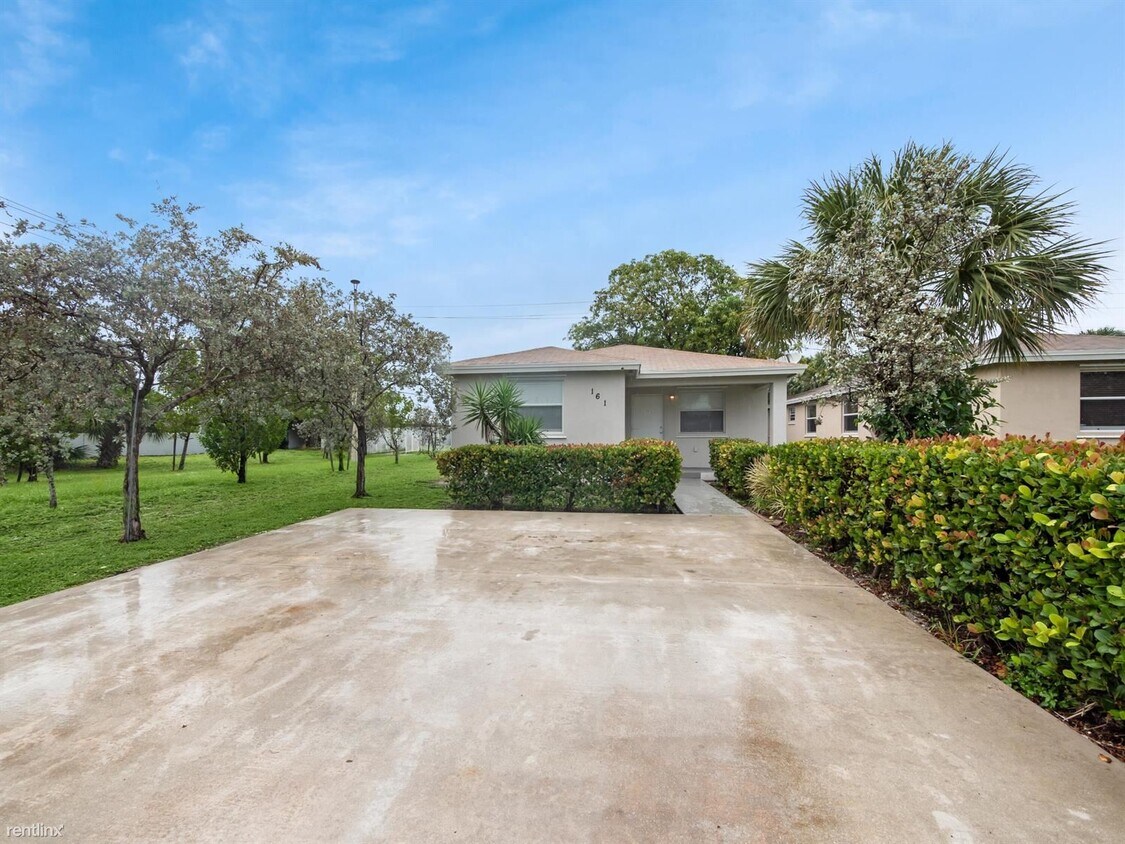 Primary Photo - 4 br, 2.5 bath House - 161 NE 35th Ct