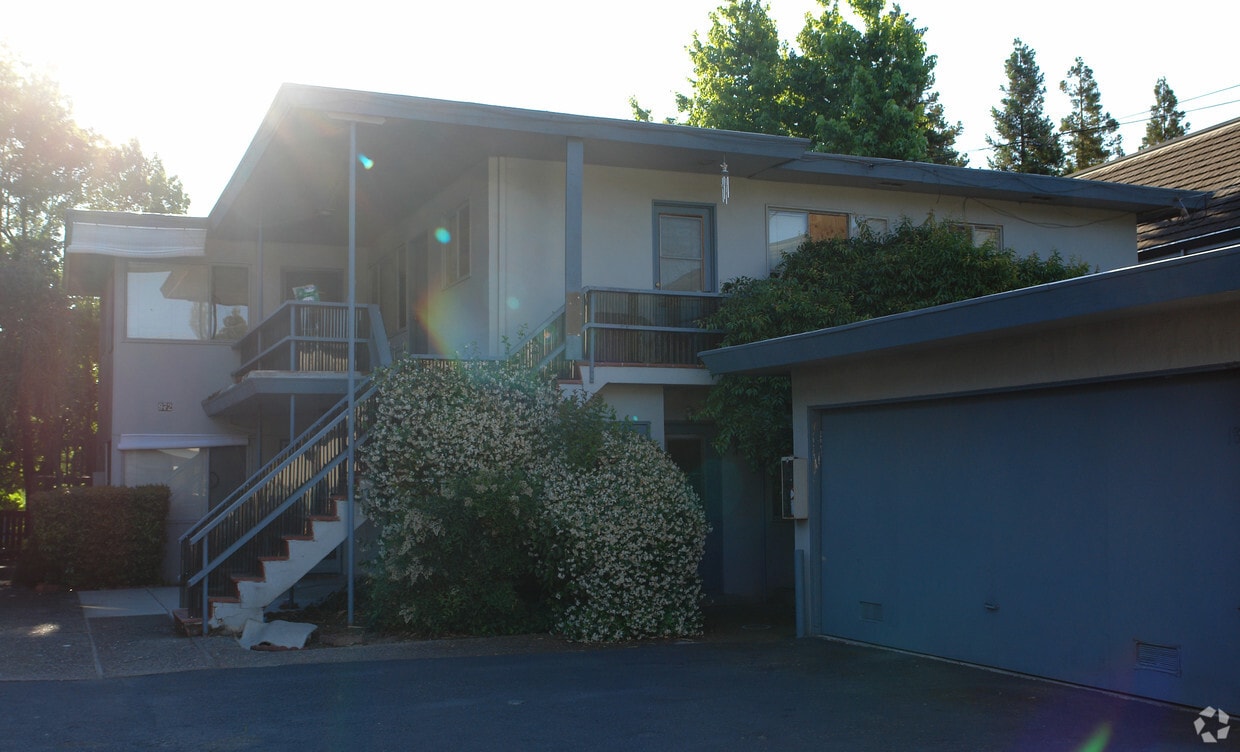 Building Photo - 972 Dolores Dr