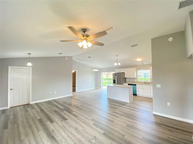 Foto del edificio - 2730 SW 145th Place Rd