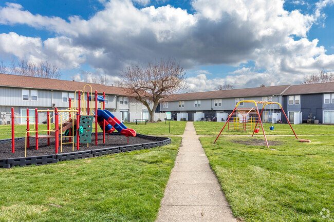 Área de juegos para niños en el lugar - Kingswood Court Apartments and Townhomes