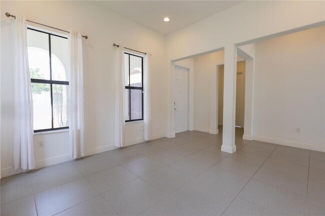 Photo - Northwest 82nd Drive, Pembroke Pines, FL 3... House