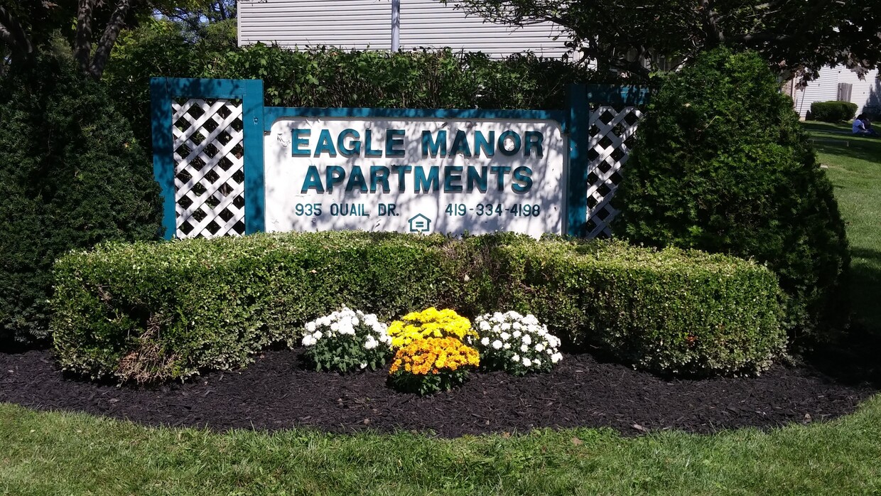 Building Photo - Eagle Manor