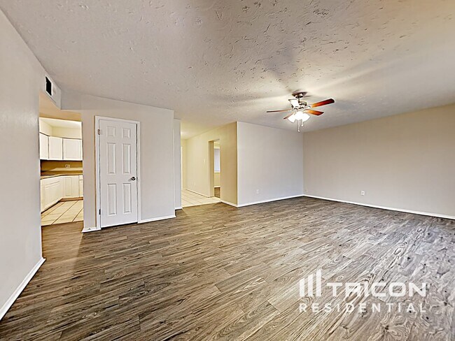 Foto del edificio - 5712 N 63rd Dr