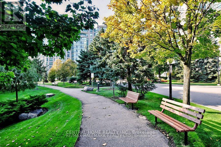 Primary Photo - 7825-7825 Bayview Ave